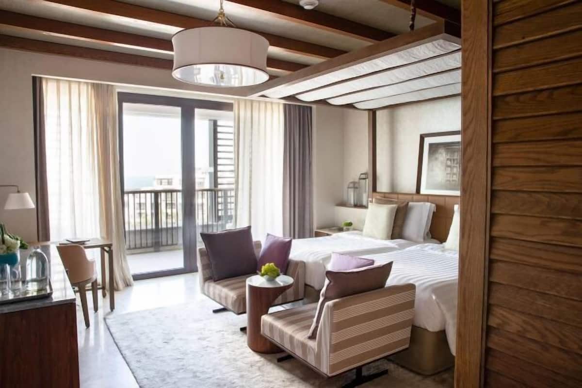 1 bedroom, premium bedding, minibar, in-room safe