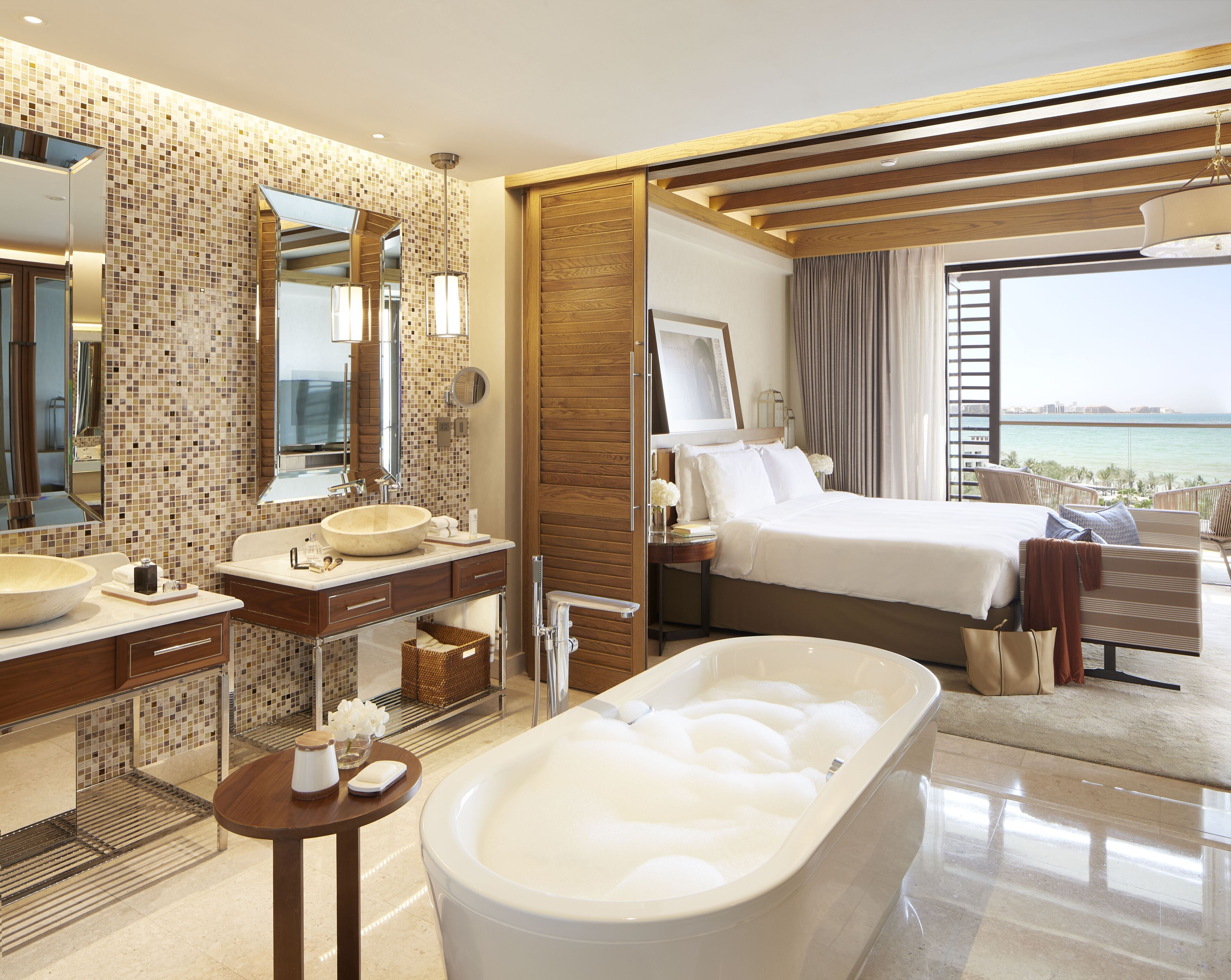 Suite (Ocean) | Bathroom | Separate tub and shower, designer toiletries, hair dryer, slippers