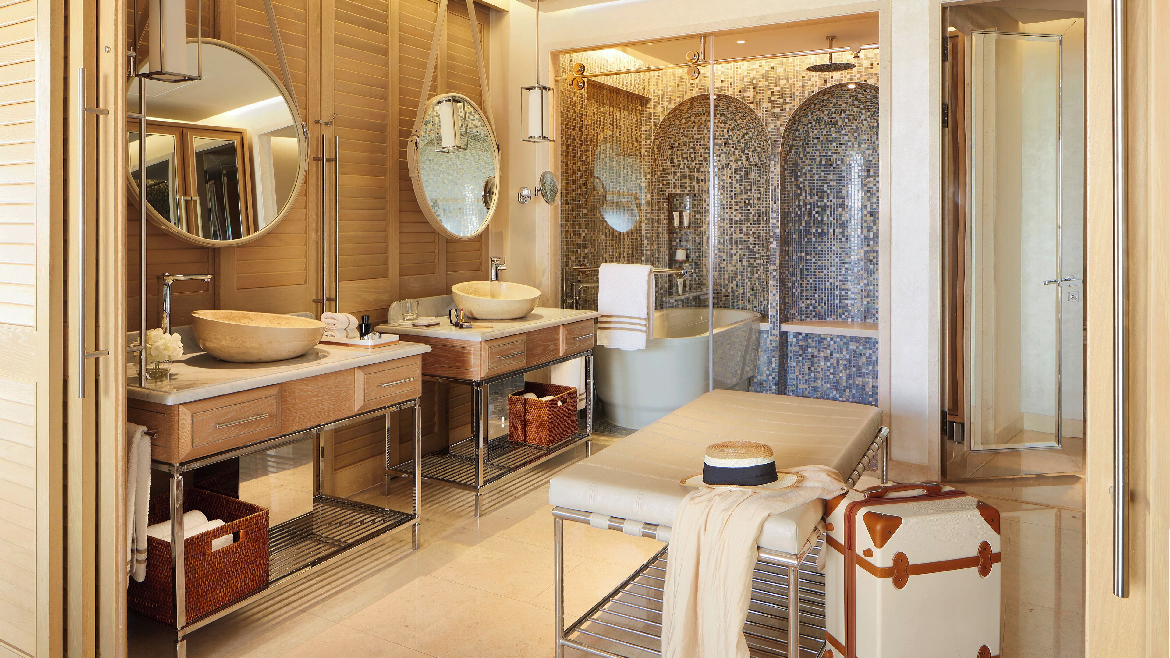 Family Suite | Bathroom | Separate tub and shower, designer toiletries, hair dryer, slippers