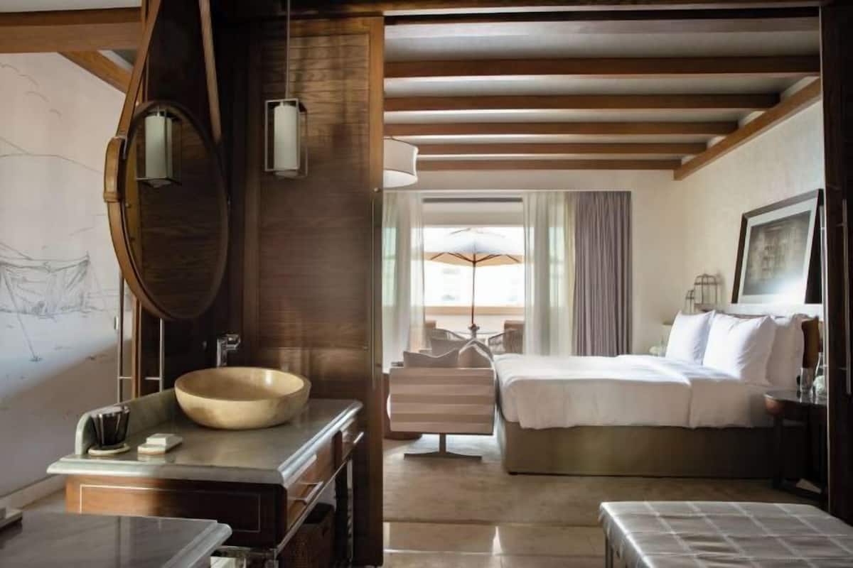 1 bedroom, premium bedding, minibar, in-room safe