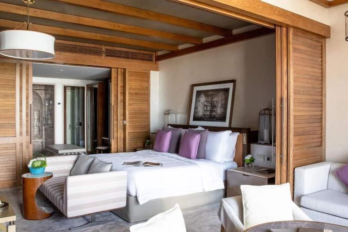 1 bedroom, premium bedding, minibar, in-room safe