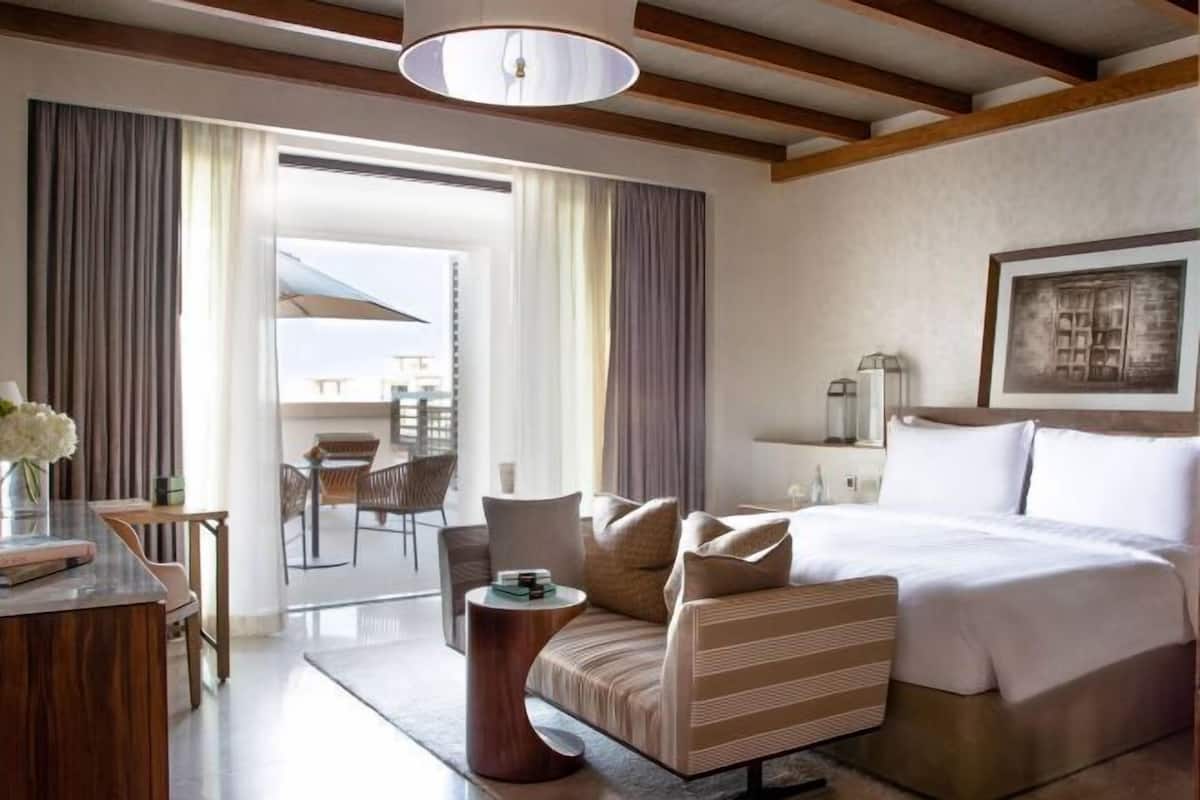 1 bedroom, premium bedding, minibar, in-room safe