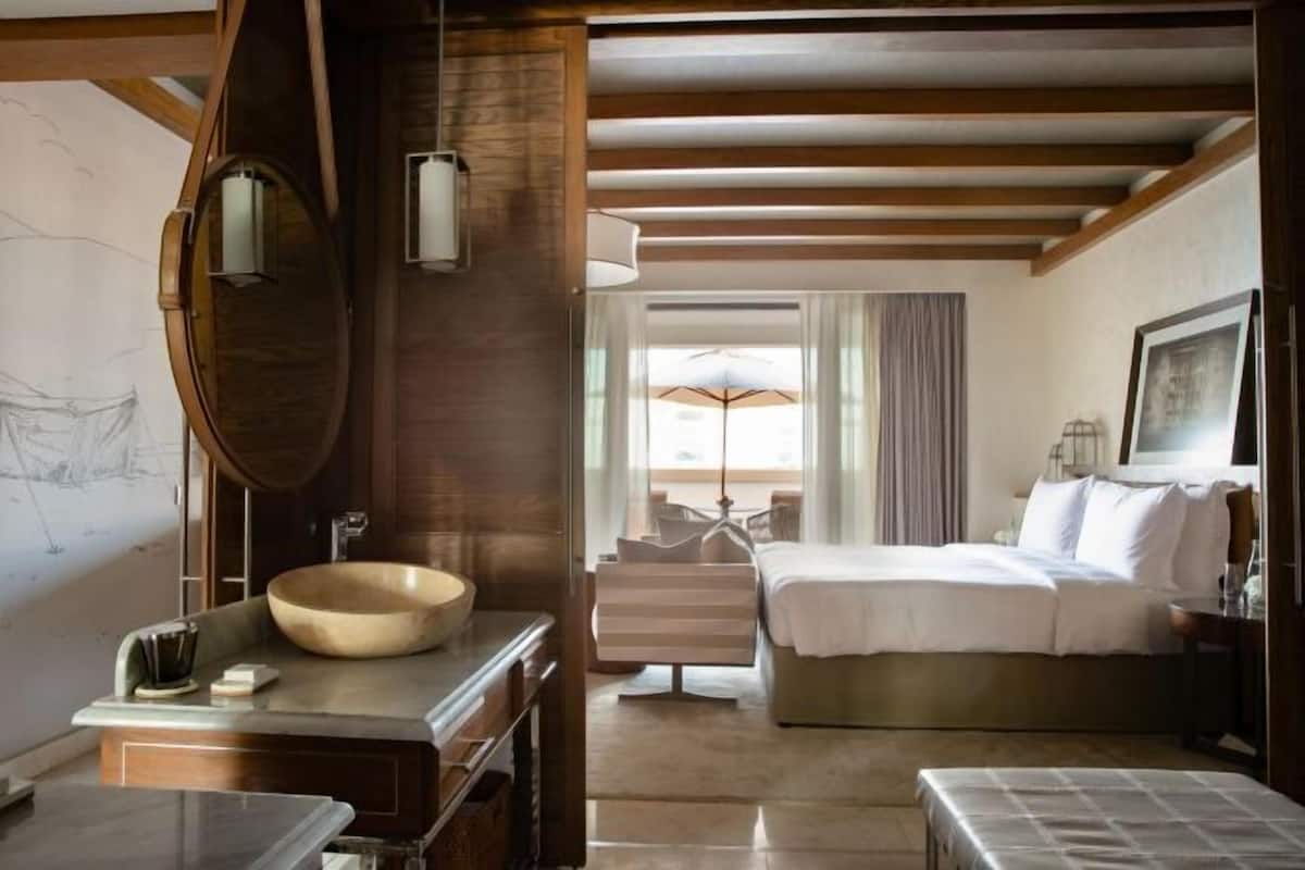 1 bedroom, premium bedding, minibar, in-room safe