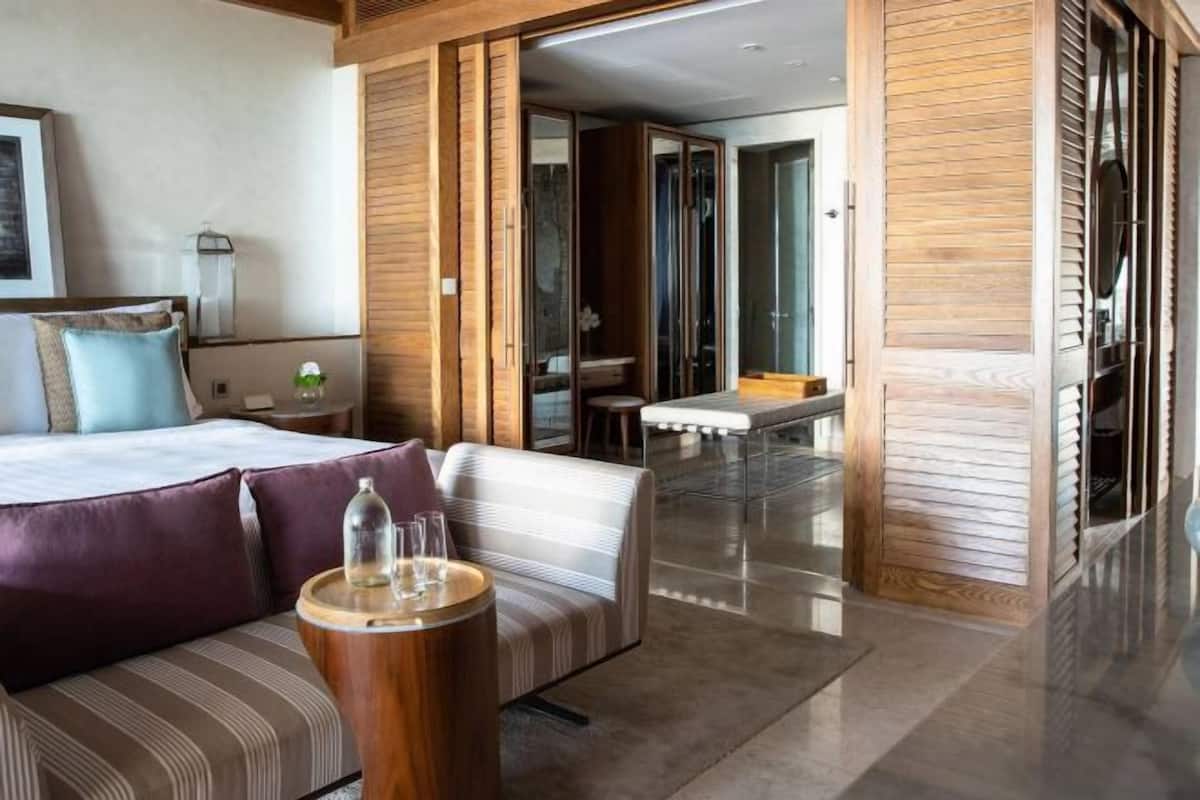 1 bedroom, premium bedding, minibar, in-room safe