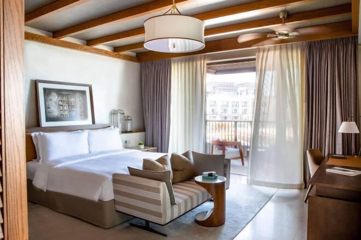 1 bedroom, premium bedding, minibar, in-room safe