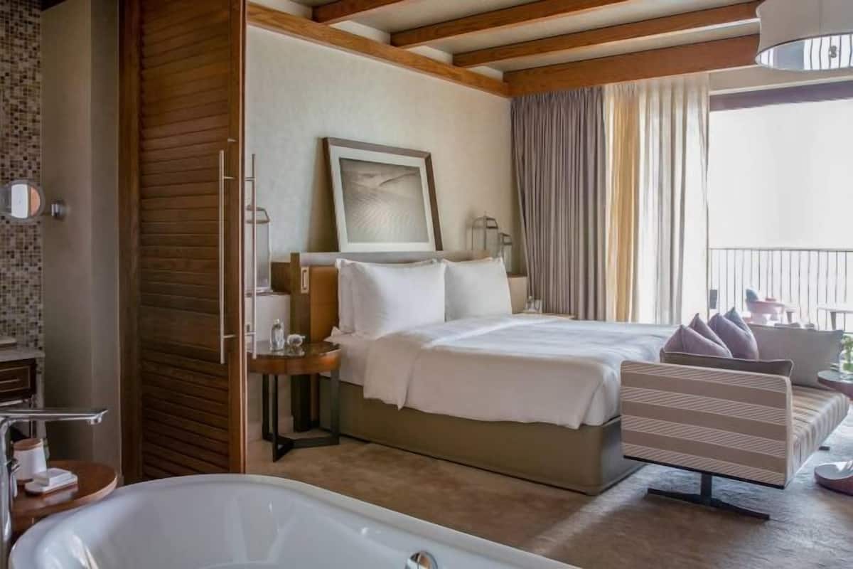 1 bedroom, premium bedding, minibar, in-room safe