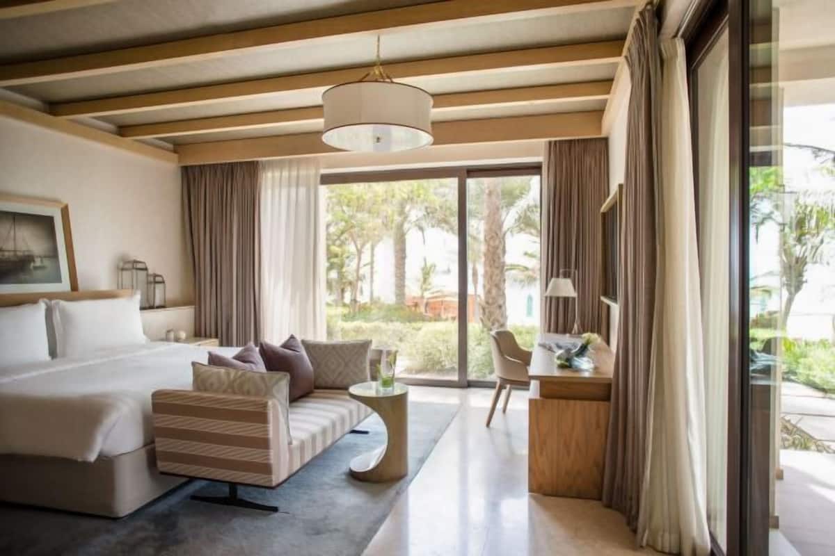 1 bedroom, premium bedding, minibar, in-room safe