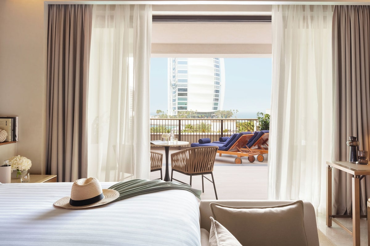 Premier Room (Ocean Club Terrace) | 1 bedroom, premium bedding, minibar, in-room safe