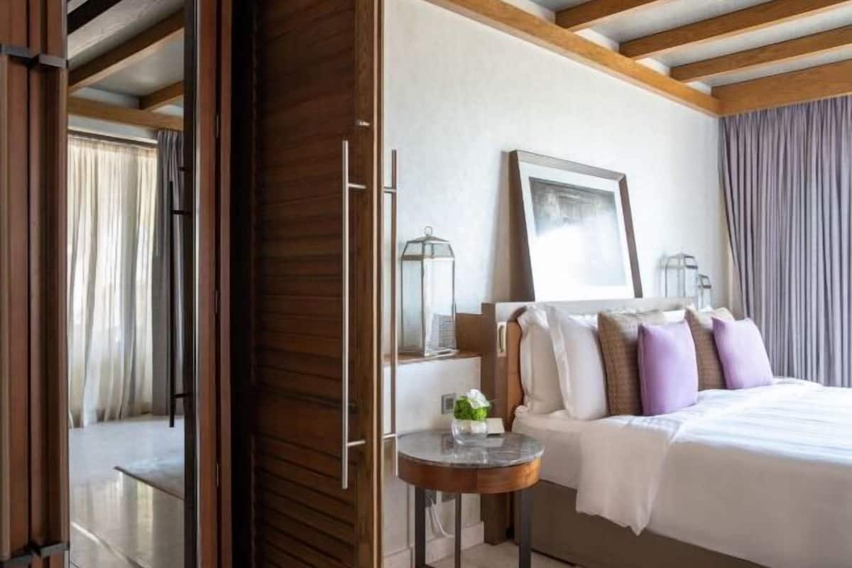 1 bedroom, premium bedding, minibar, in-room safe