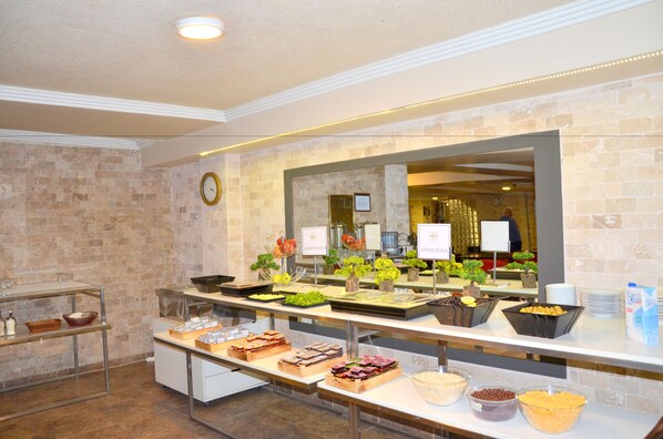 Free daily buffet breakfast - Elit Hotel Corlu (Corlu)
