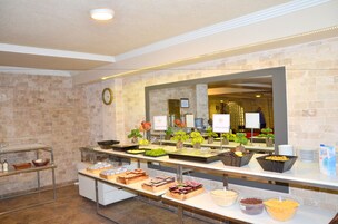 Free daily buffet breakfast
