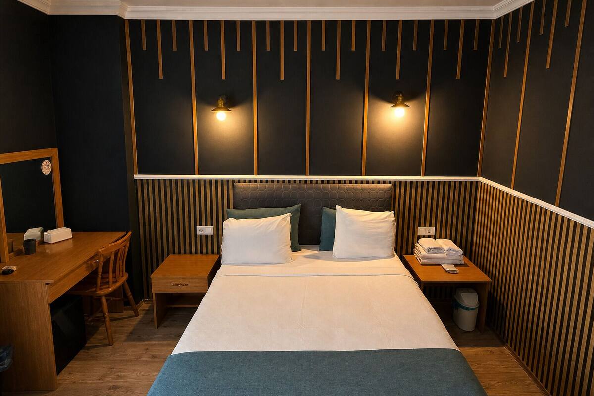Phòng Economy, 1 giường đôi, quang cảnh thành phố | Bộ đồ giường cao cấp, minibar, bàn, phòng cách âm 