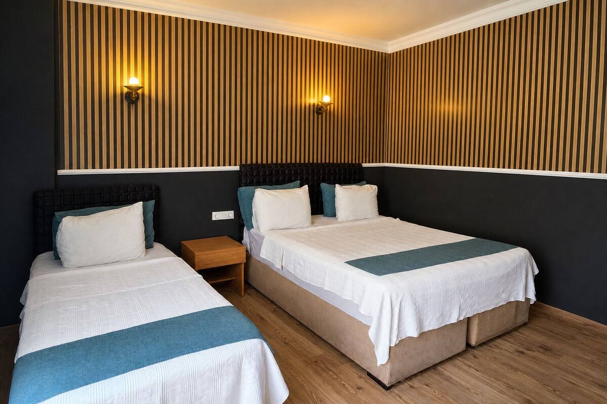 Bộ đồ giường cao cấp, minibar, bàn, phòng cách âm 