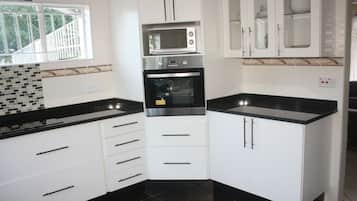 House | Private kitchen | Full-sized fridge, microwave, oven, stovetop