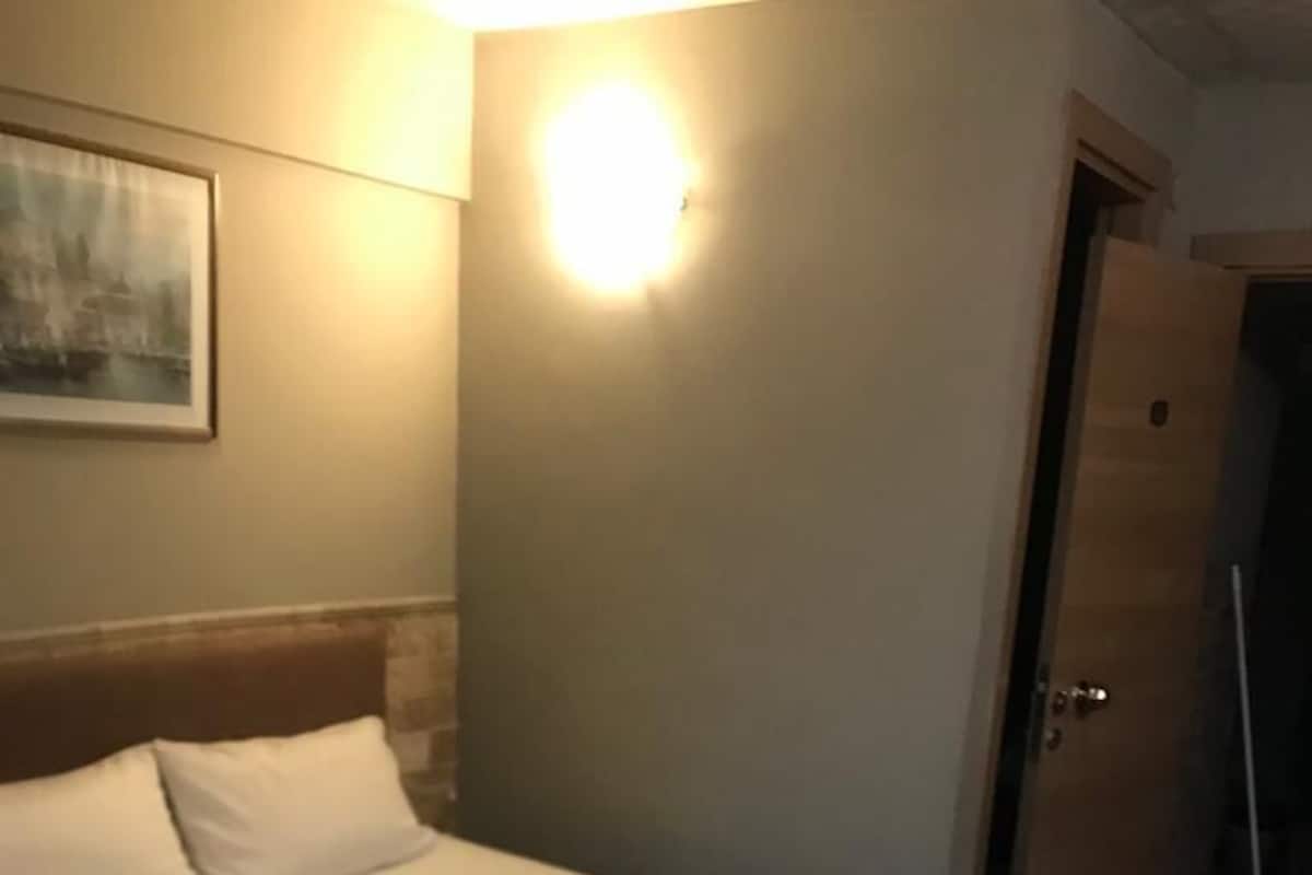 Frigobar, escrivaninha, quartos à prova de som, Wi-Fi de cortesia