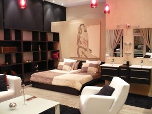 Premium bedding, blackout curtains, soundproofing, free cots/infant beds - Château de Valloubière (Saint-Jean-de-Fos)