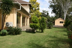 Garden - Macha-Leni on 10 Boutique Hotel (Lusaka)