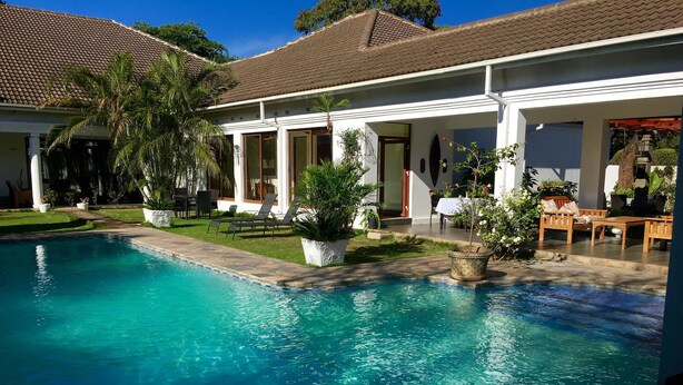 Outdoor pool - Macha-Leni on 10 Boutique Hotel (Lusaka)