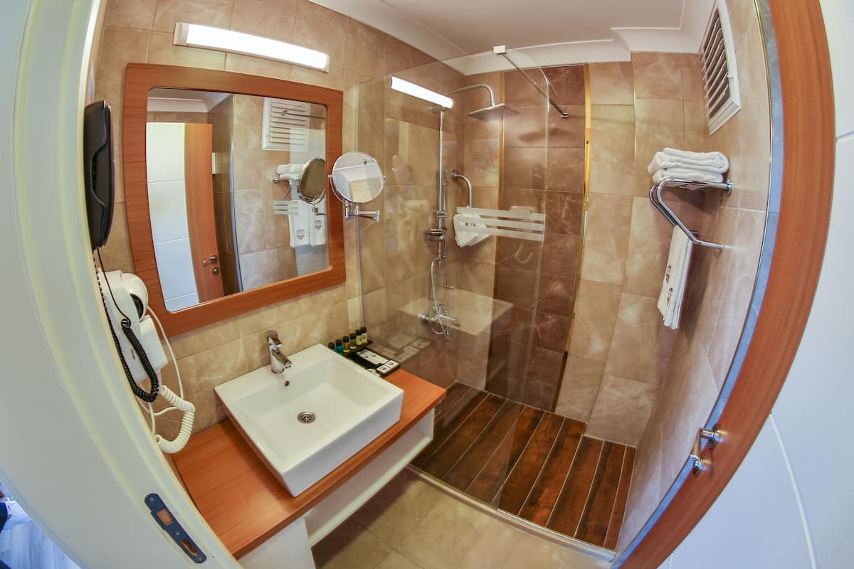 standard double room, sea view | bathroom | shower, free toiletries, hair dryer, slippers