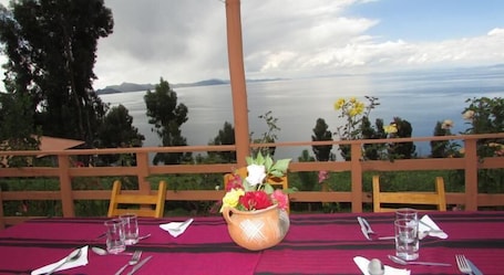 Breakfast, lunch and dinner served