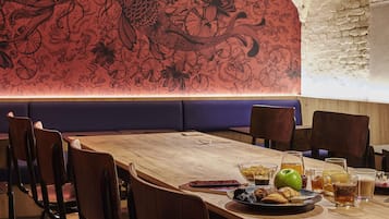 Petit déjeuner buffet (13 EUR par personne)