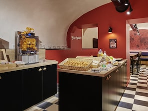 Free daily buffet breakfast  - Ibis Styles Paris Gare de l'Est Magenta (Paris)
