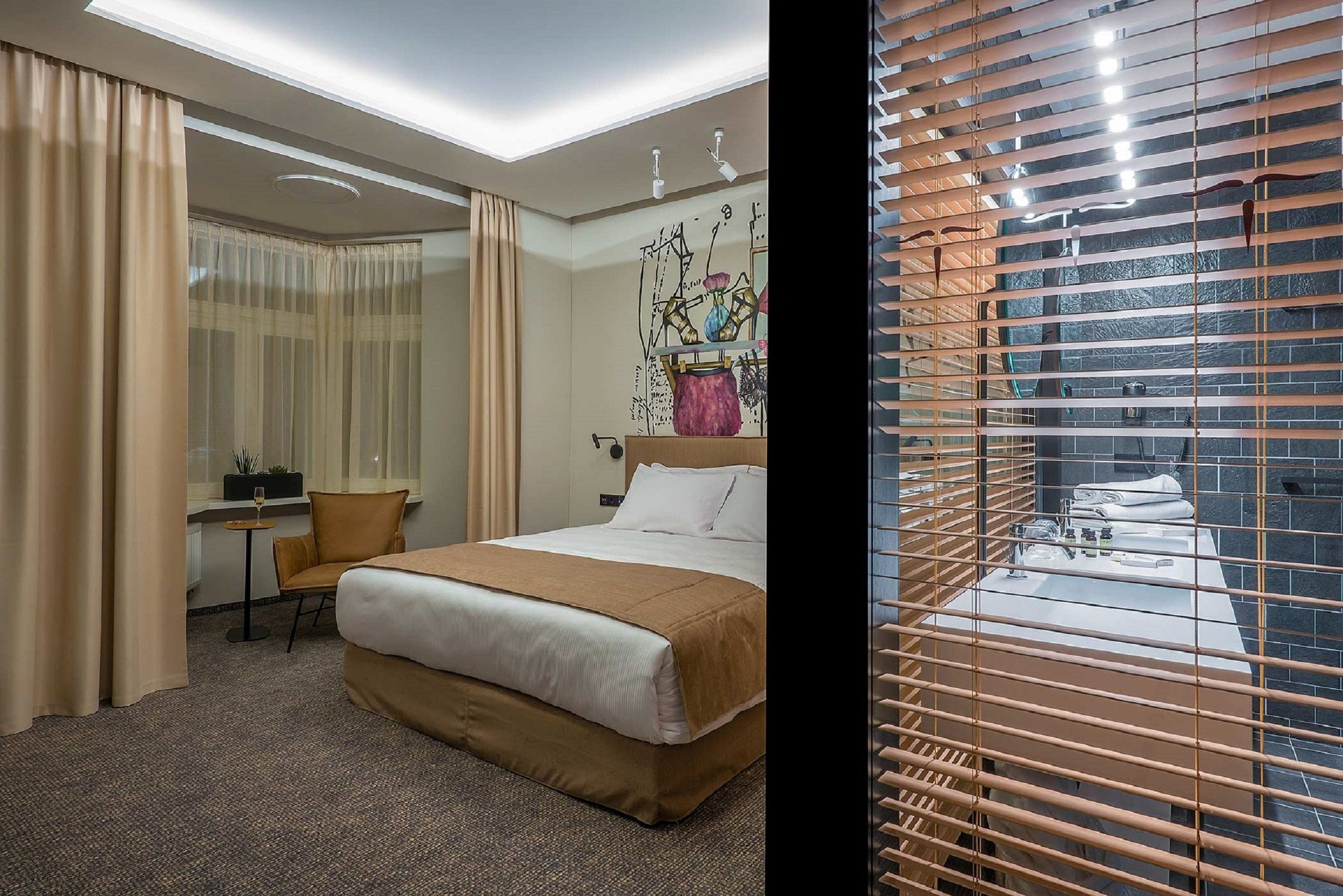 minibar, in-room safe, desk, blackout curtains