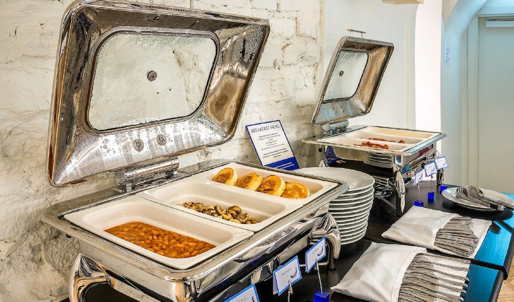 Artagonist hotel by null