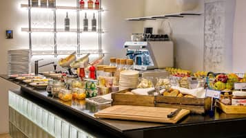 Daily full breakfast (EUR 15 per person)