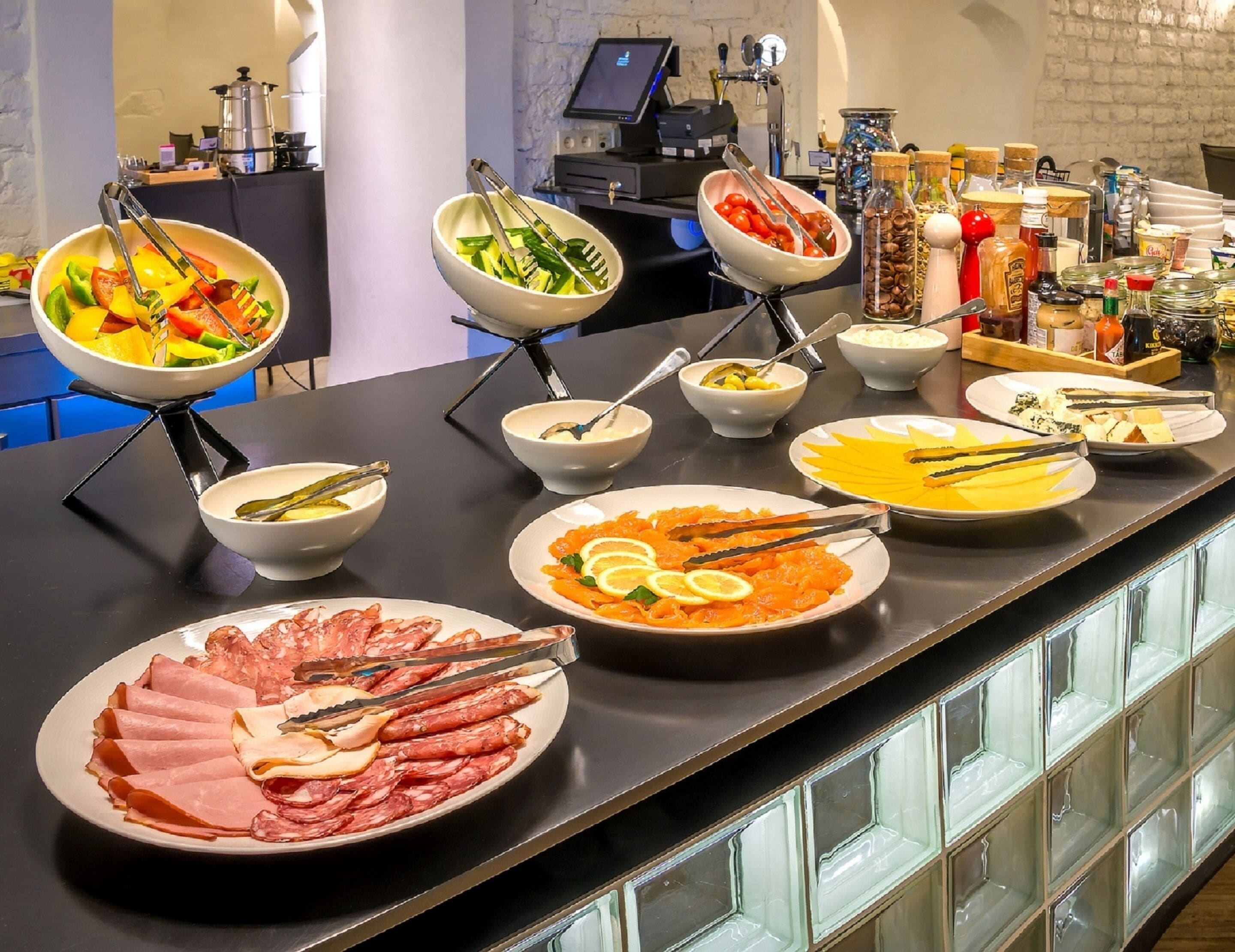 Komplett frokost hver dag (EUR 15 per person)