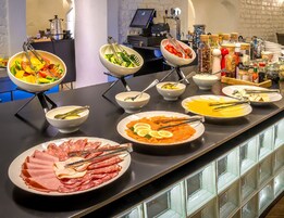 Daily full breakfast (EUR 15 per person)