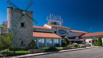 Vista frontal de la propiedad