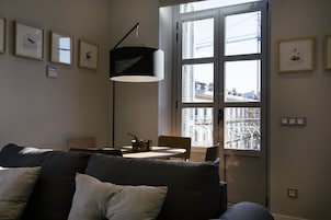 Premium bedding, down comforters, desk, free WiFi