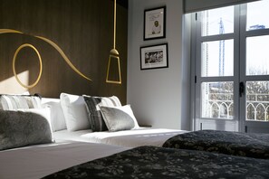 Premium bedding, down comforters, desk, free WiFi - Legazpi Doce Rooms & Suites (San Sebastián)