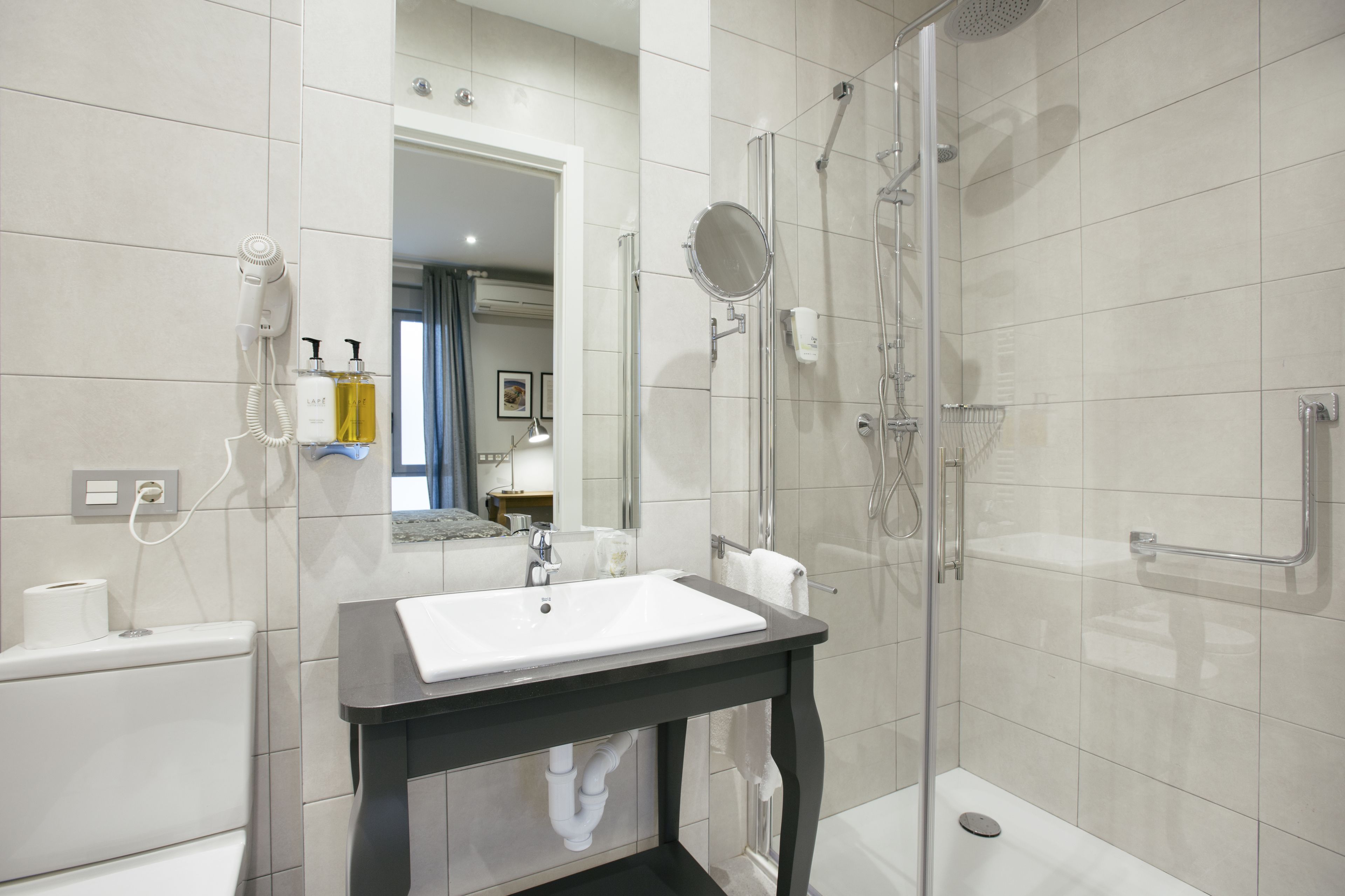 Photo - Legazpi Doce Rooms & Suites