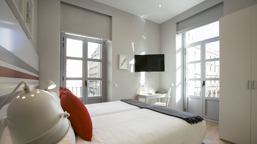 Legazpi Doce Rooms & Suites