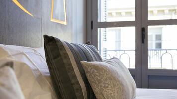 Roupas de cama premium, edredons de pluma, escrivaninha