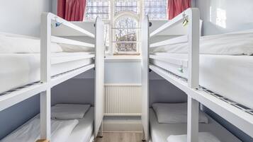 VerdunkelungsvorhĂ€nge, schallisolierte Zimmer, BĂŒgeleisen/BĂŒgelbrett