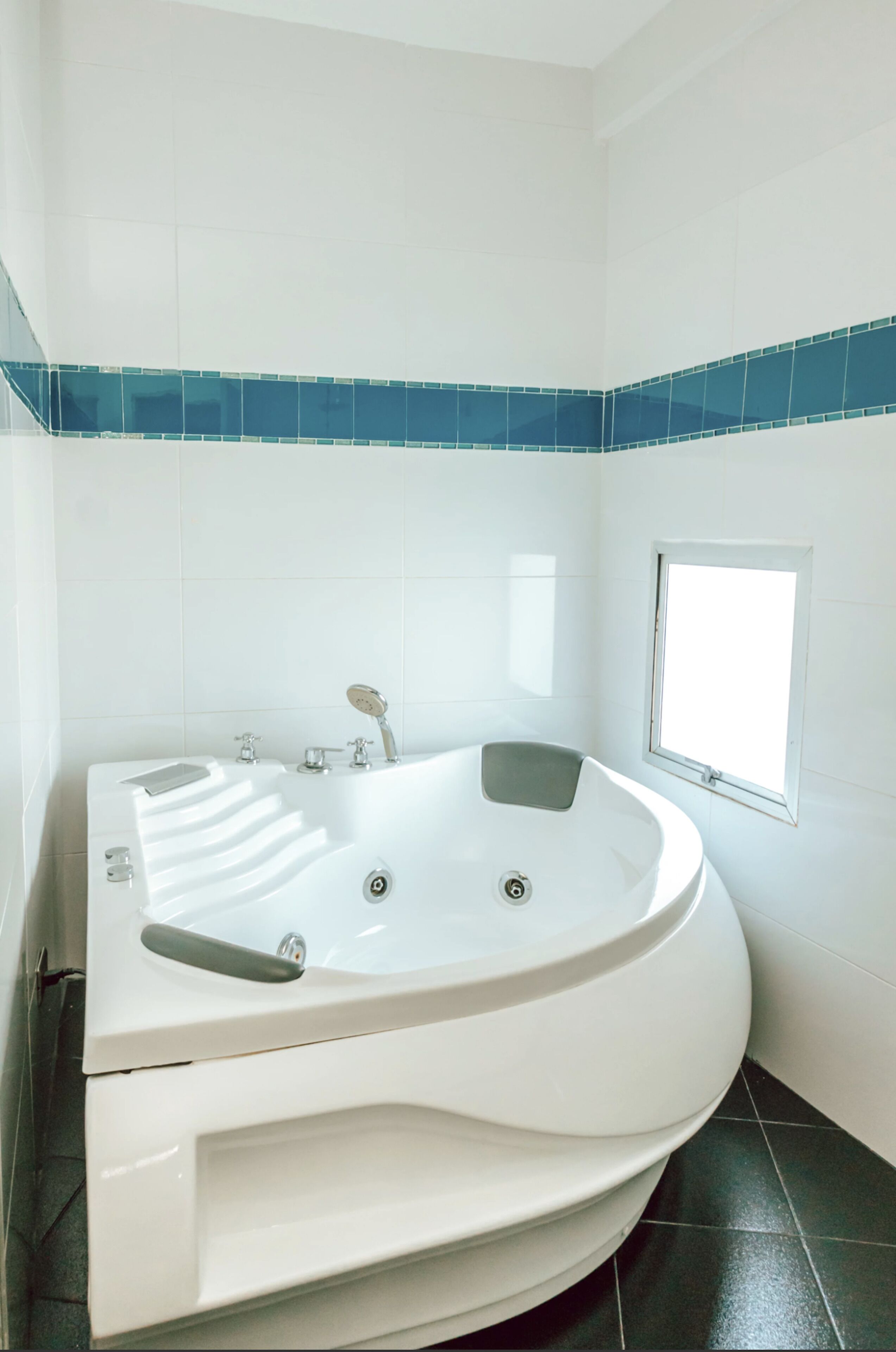 superior suite | jetted bathtub