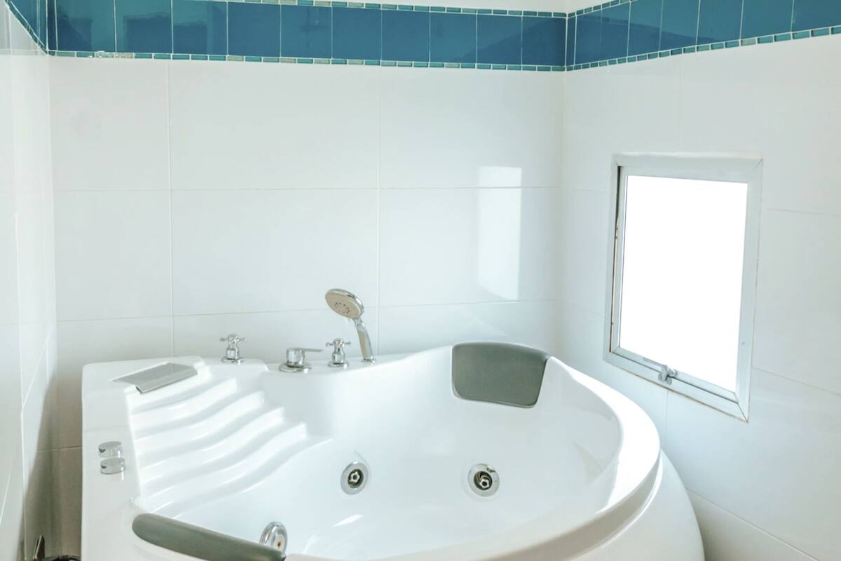 superior suite | jetted bathtub