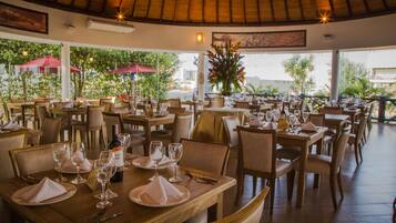 Esmorzar diari de cuina local gratuït