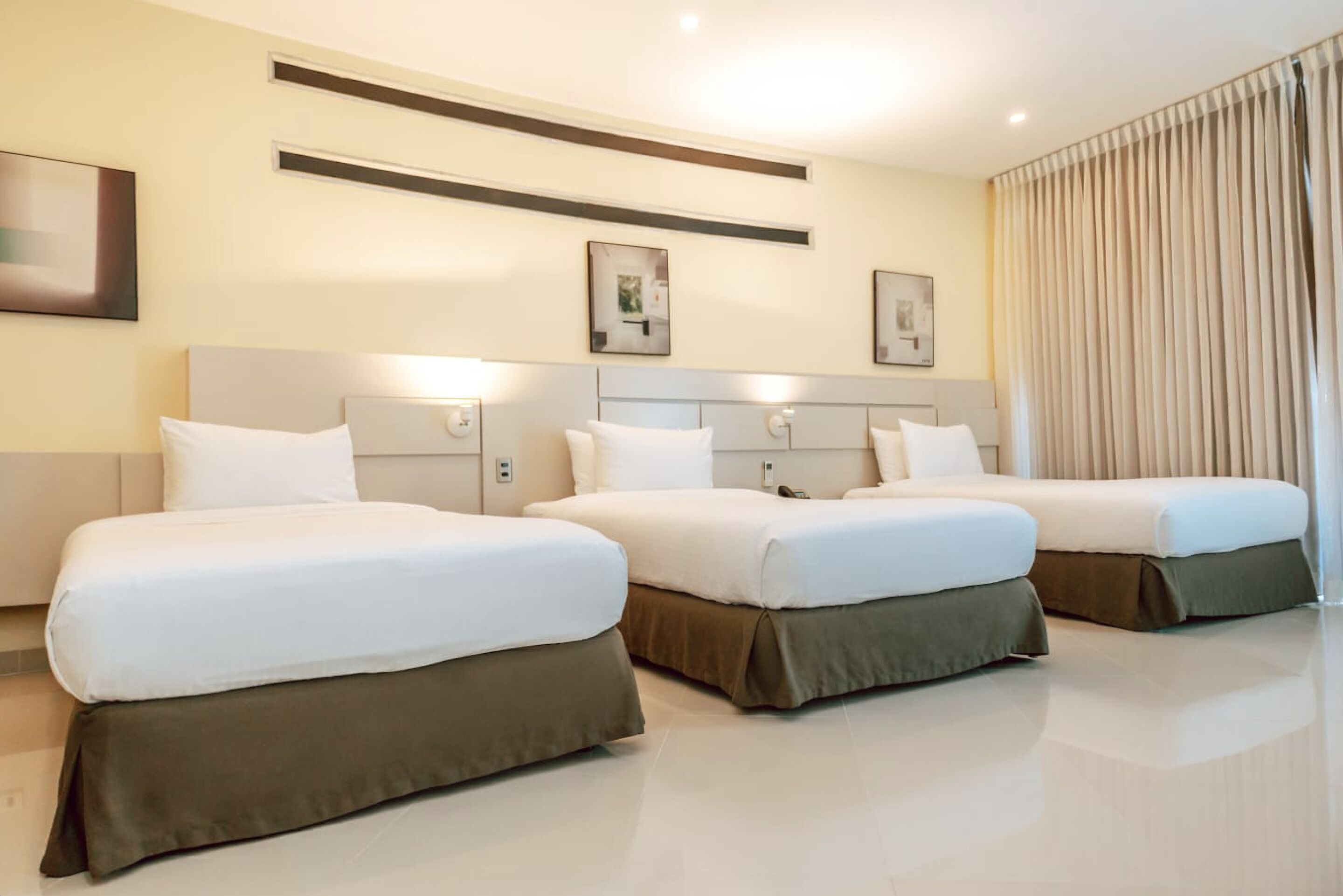 triple room | 1 bedroom, minibar, in-room safe, desk