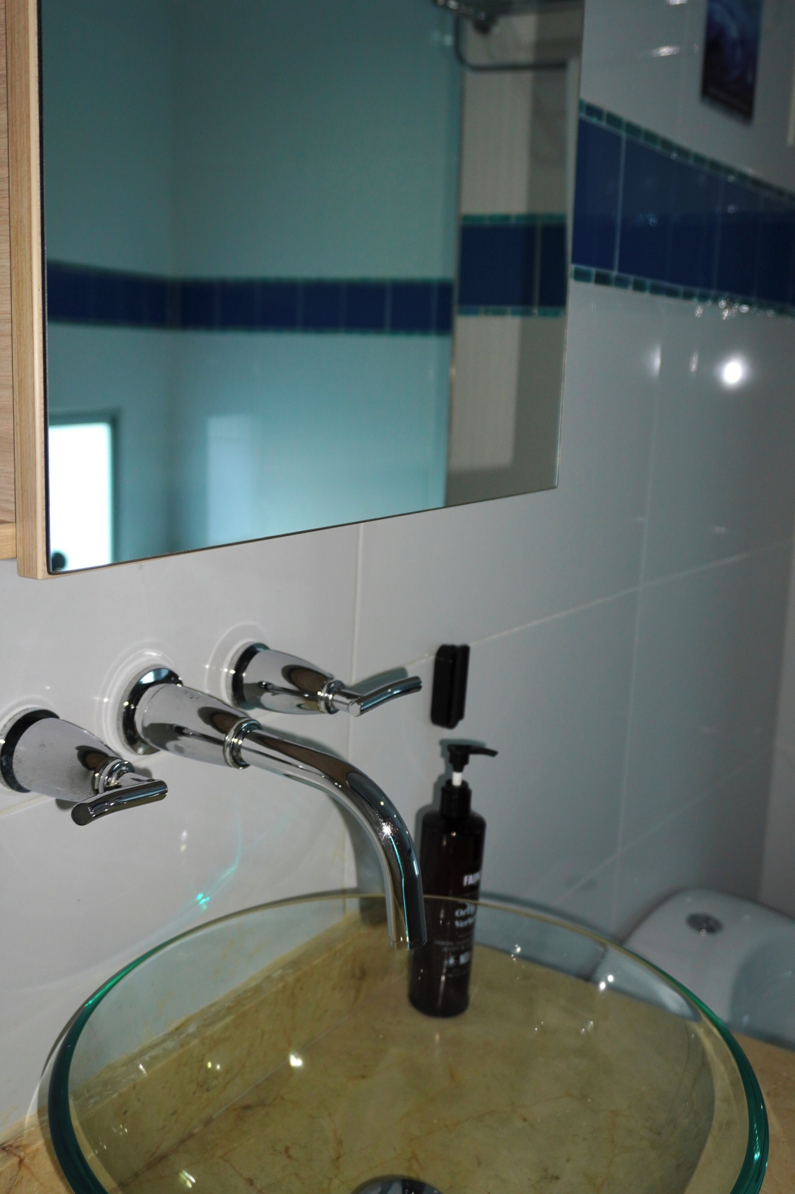 Superior Suite | Bathroom | Shower, free toiletries, hair dryer, towels