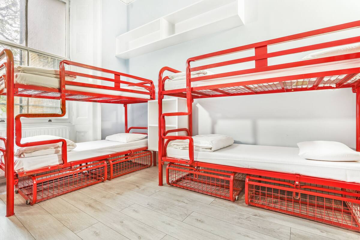6-Bed Female Dormitory Room | 遮光窗簾/窗簾、隔音、熨斗/熨衫板、免費 Wi-Fi