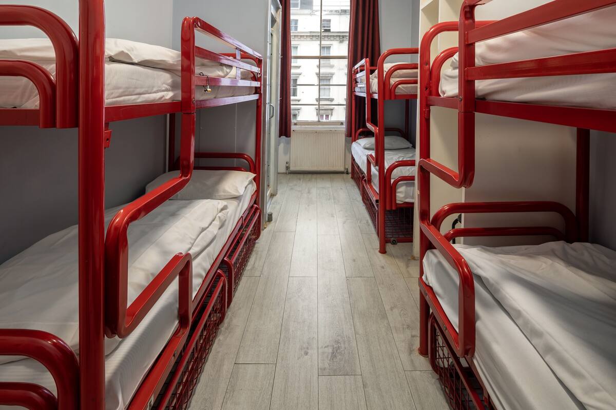 6 Bed Female Dorm Private Shower | 遮光窗簾/窗簾、隔音、熨斗/熨衫板、免費 Wi-Fi