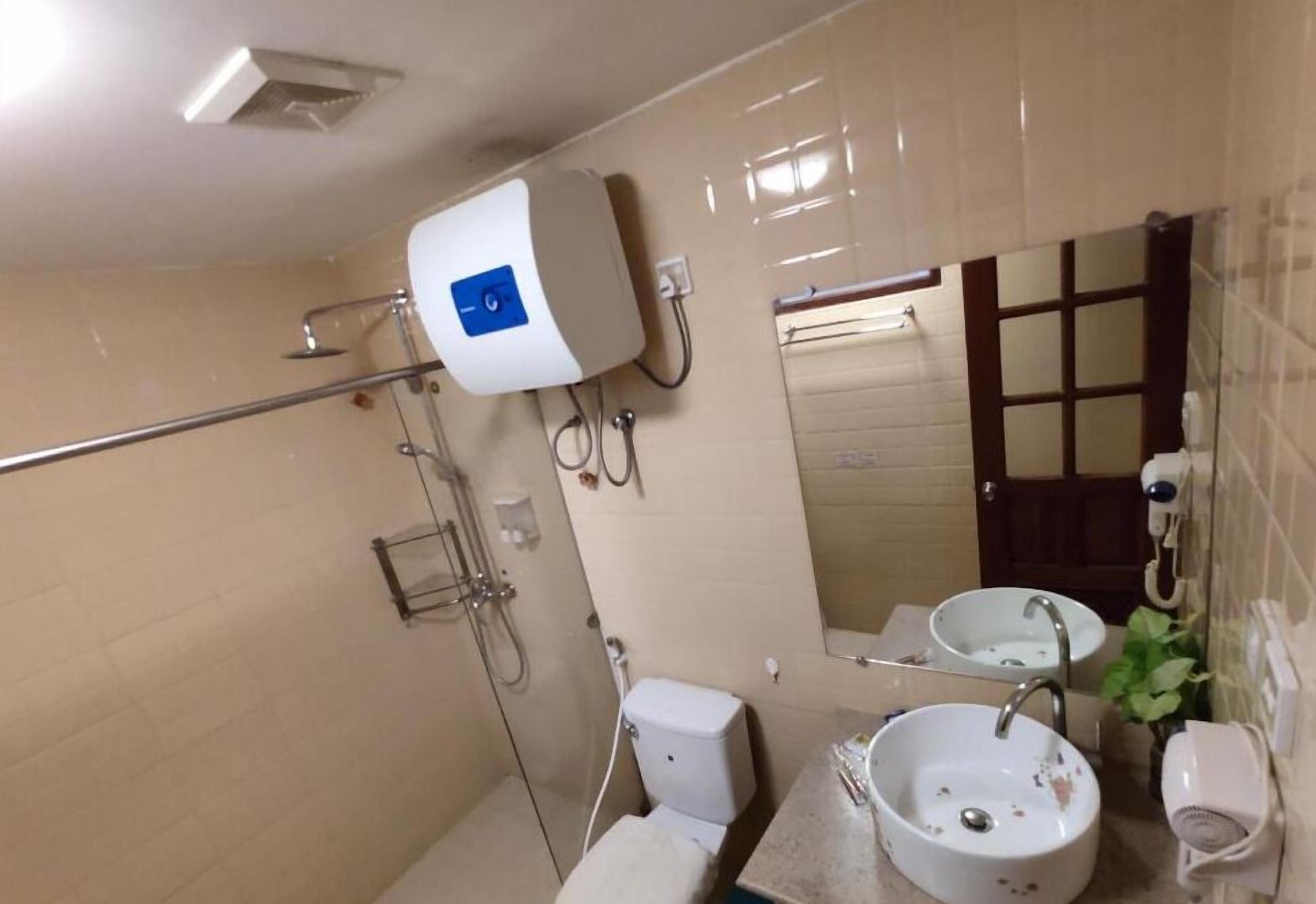 shower, free toiletries, hair dryer