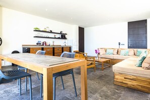 Dining - Tropical Vibes (Willemstad)