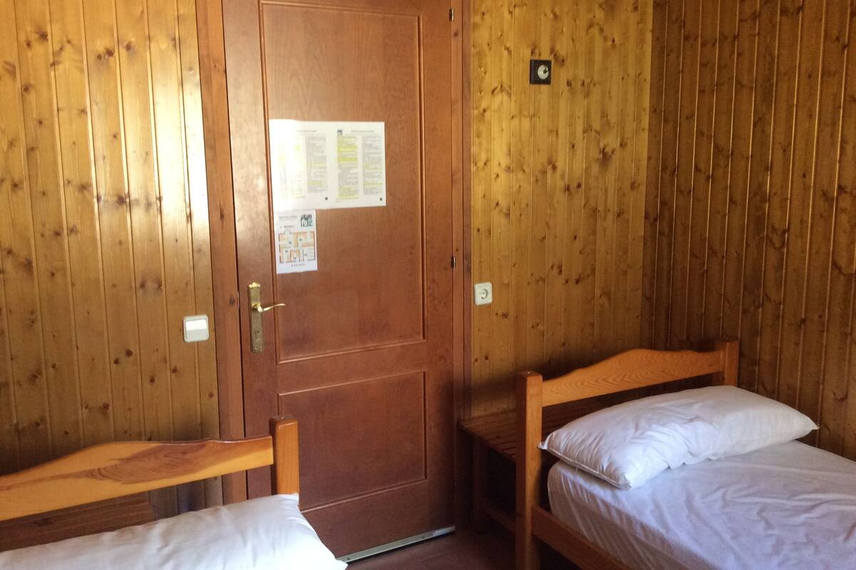 Double Room, 2 Twin Beds, Shared Bathroom | Blackout drapes, free WiFi, wheelchair access