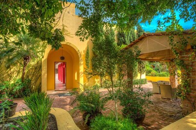 Villa Azalea Luxury B&B