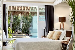 Minibar, caja de seguridad en la habitación y decoración personalizada 